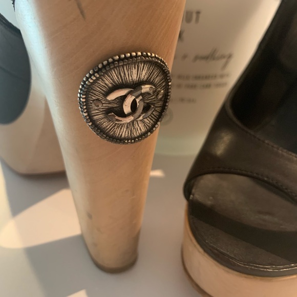 Authentic Chanel shoes - Picture 2 of 8